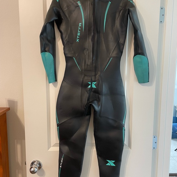 EUC Women’s Xterra Vortex wetsuit size Medium - Picture 3 of 7
